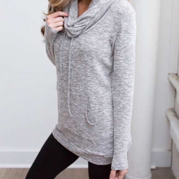 Forever 21 Sweaters - Forever 21 Gray Sweatshirt